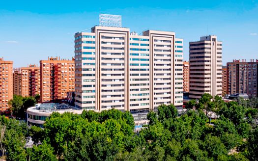 Alquiler de oficina privada en Calle de Juan Esplandiú