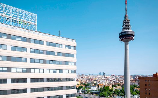 Alquiler de oficina privada en Calle de Juan Esplandiú